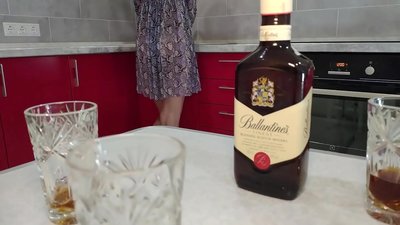 Bir dostun sərxoş arvadı ilə cinsi əlaqə. Ümid edirəm ki, onu hamilə qoymayacağam.